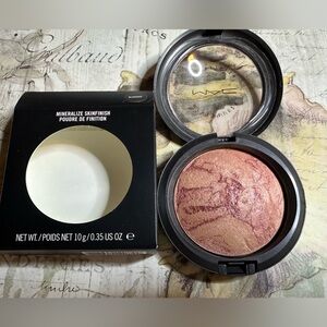 MAC COSMETICS BNIB GLISSADE Mineralize Skinfinish Limited Rare!